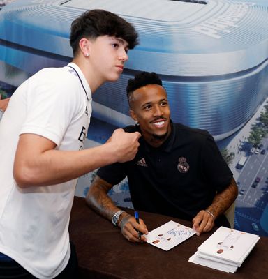 acto de firmas en girona