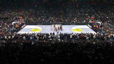 Minuto de silencio en el Stark Arena