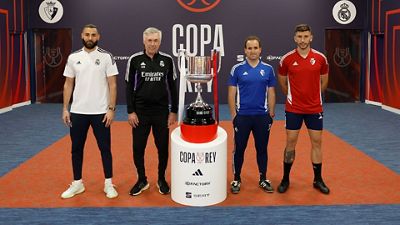 Los entrenadores y los capitanes posaron con la Copa del Rey