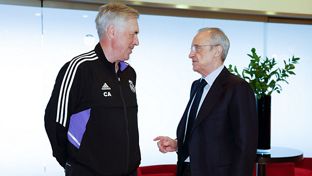 El presidente, con el equipo antes de la final