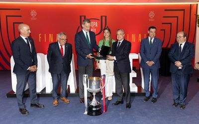 recepción con el rey antes de la final de copa