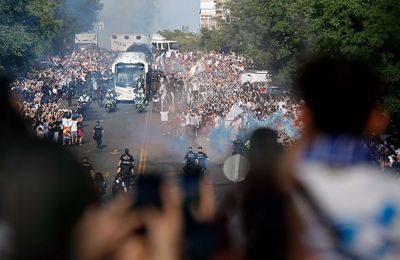 llegada del real madrid al santiago bernabéu