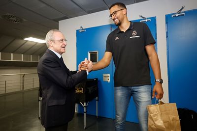 florentino pérez saludó a los jugadores por el pase a la final four