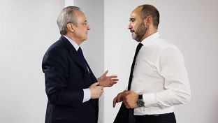 Florentino Pérez congratulates the team on making the Final Four