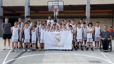 Felipe Reyes visita Westfield Parquesur en el 10º aniversario de colaboración con la Fundación Real Madrid