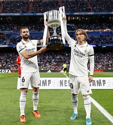 el equipo ofreció la copa del rey al bernabéu