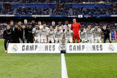 el equipo ofreció la copa del rey al bernabéu