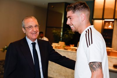 florentino pérez ya está en mánchester