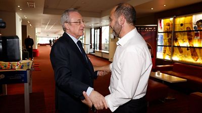 El presidente, con el equipo antes de la final