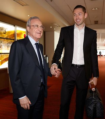 el presidente con el equipo en kaunas antes de la final