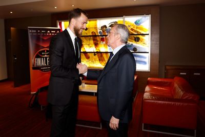 el presidente con el equipo en kaunas antes de la final