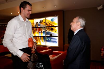 el presidente con el equipo en kaunas antes de la final