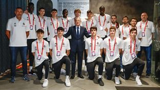 El presidente felicitó a los campeones de la Euroliga júnior