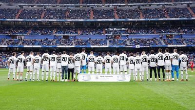 The squad take to the pitch wearing shirts in support of Vini Jr.