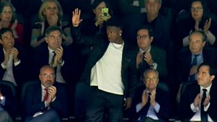 A ovação a Vini Jr. no minuto 20