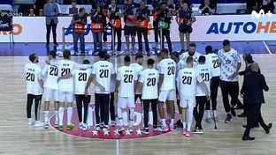 The basketball team get behind Vini Jr.