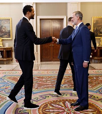 el rey felipe vi recibe a los campeones de europa