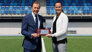 Homenaje a Méline Gérard en su despedida del fútbol profesional