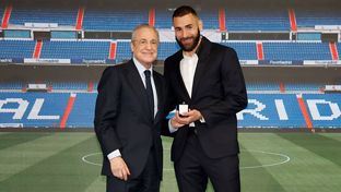 Emotivo acto de homenaje y despedida de Benzema
