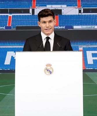 presentación de fran garcía como jugador del real madrid