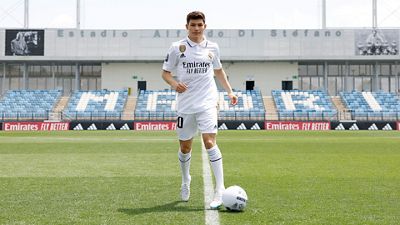 Fran García poses with the Real Madrid jersey