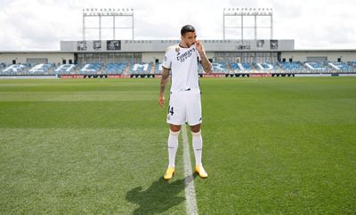 joselu posó con la camiseta del real madrid