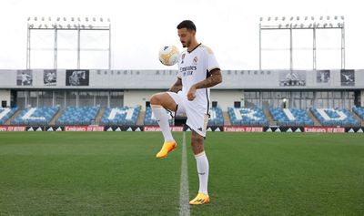 joselu posó con la camiseta del real madrid