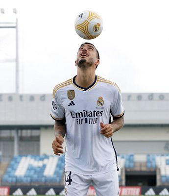joselu posó con la camiseta del real madrid