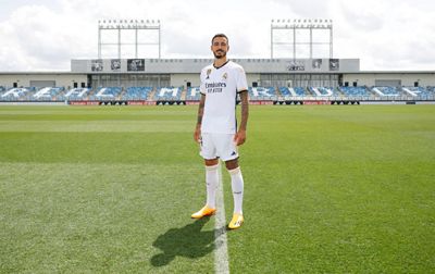 joselu posó con la camiseta del real madrid