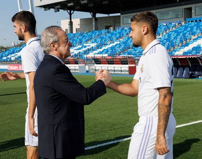 el presidente con el castilla antes de la final por el ascenso