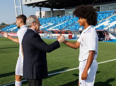 el presidente con el castilla antes de la final por el ascenso
