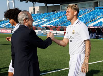el presidente con el castilla antes de la final por el ascenso