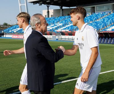 el presidente con el castilla antes de la final por el ascenso