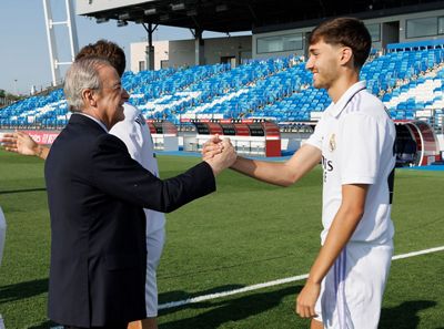 el presidente con el castilla antes de la final por el ascenso
