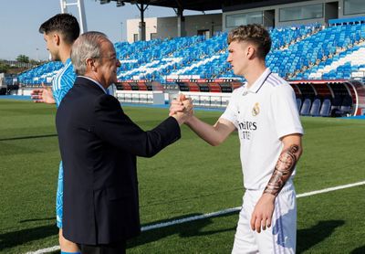 el presidente con el castilla antes de la final por el ascenso
