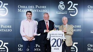 Casillas participa en la celebración del 20º aniversario de la escuela de Argentina