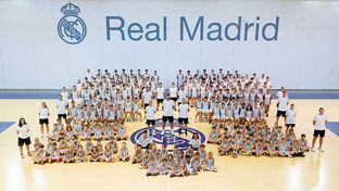 Felipe Reyes, en el campus de baloncesto de la Fundación Real Madrid