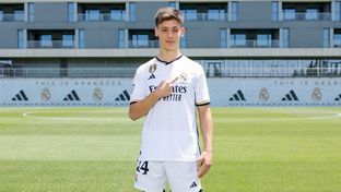 Arda Güler poses in Real Madrid shirt