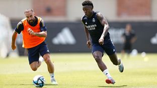 O jogo das 21 Taças dos Campeões Europeus em Los Angeles