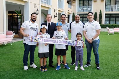 butragueño y roberto carlos con las peñas madridistas en estados unidos