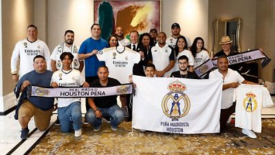 Butragueño and Roberto Carlos meeting with the Houston Madridista Supporters' Club