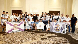 Butragueño y Roberto Carlos, con las peñas madridistas en Orlando