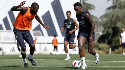 Intenso trabajo físico y con balón en la Ciudad Real Madrid