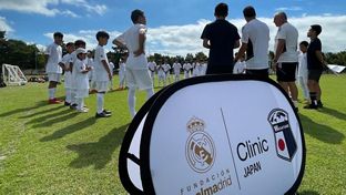 Más de 250 jóvenes disfrutan de los clínics de fútbol educativo en Japón