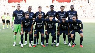 Camisetas de apoyo a Militão