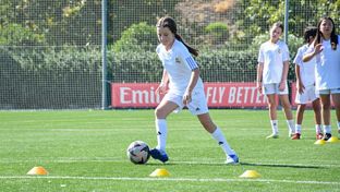 18.000 niñas practican fútbol y baloncesto en programas de la Fundación en el mundo