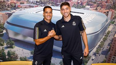 Valverde y Lucas&nbsp;Vázquez, protagonistas en la sesión de firmas en Vigo