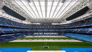 No te lo puedes perder: el césped retráctil del Bernabéu como nunca lo habías visto