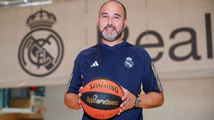 Chus Mateo named best league coach in October
