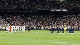 Minuto de silencio en el Santiago Bernabéu